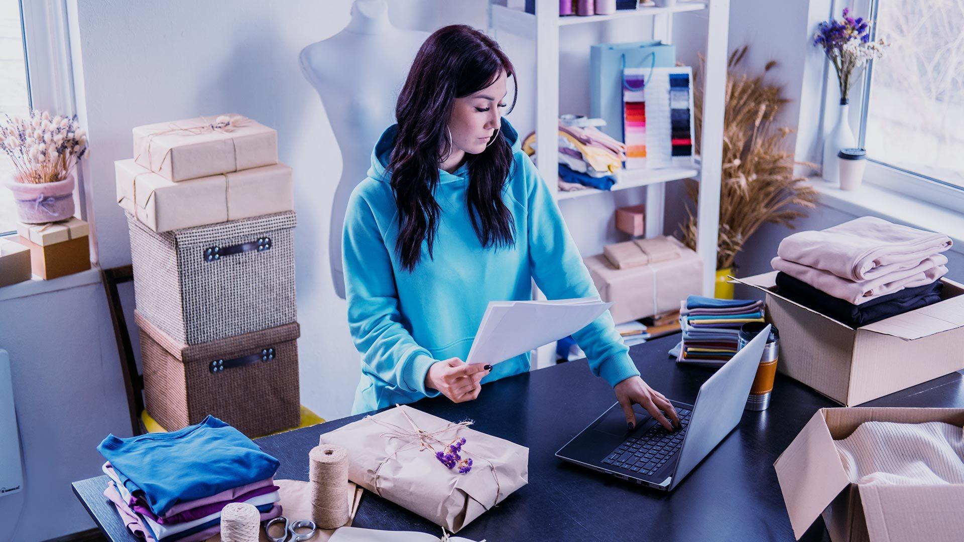 Woman doing dropshipping on her laptop